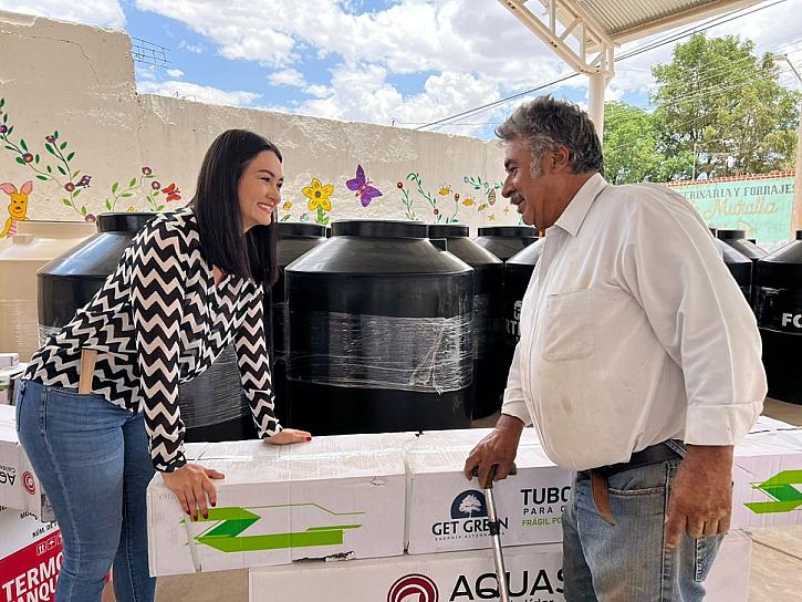 ENTREGA BENNELLY HERNÁNDEZ APOYOS DE VIVIENDA EN SOMBRERETE