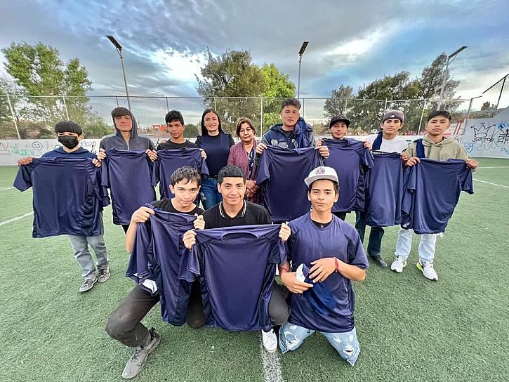 ENTREGA BENNELLY HERNÁNDEZ UNIFORMES DEPORTIVOS EN FRESNILLO