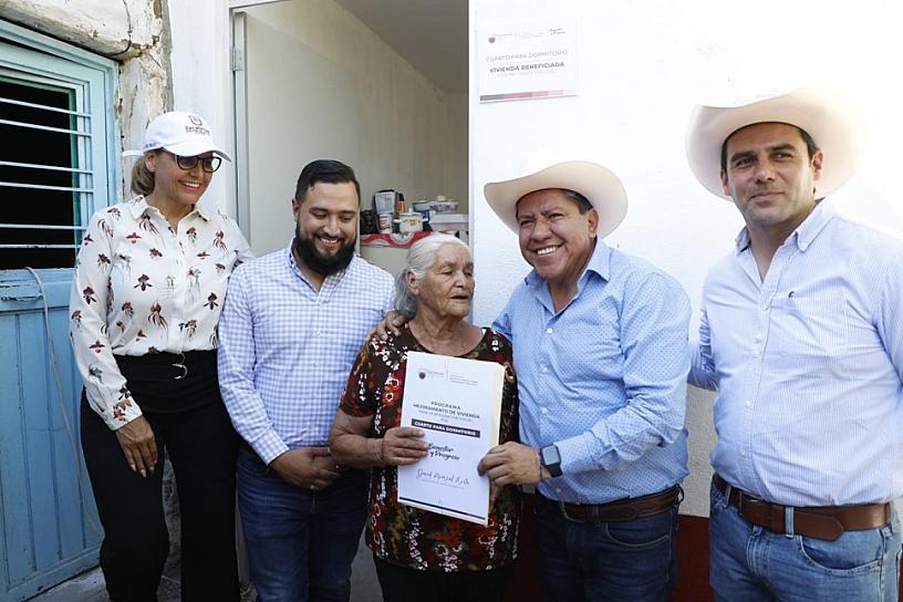 ENTREGA DAVID MONREAL APOYOS DE VIVIENDA EN MOYAHUA 