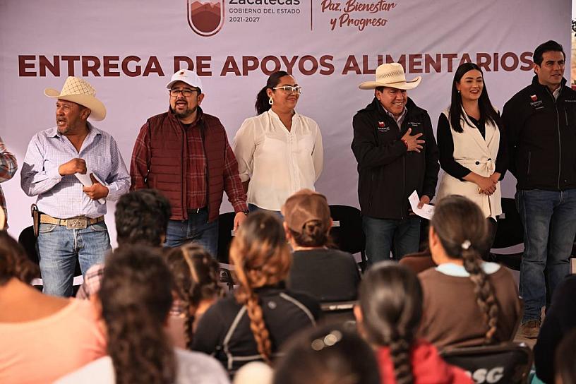 ENTREGA DAVID MONREAL APOYOS EN COMUNIDADES FRESNILLENSES