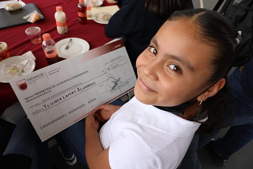 ENTREGA DAVID MONREAL BECAS A 2 MIL 805 ESTUDIANTES DE ZACATECAS 