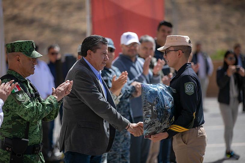 ENTREGA DAVID MONREAL BECAS A ESTUDIANTES DEL BACHILLERATO MILITARIZADO