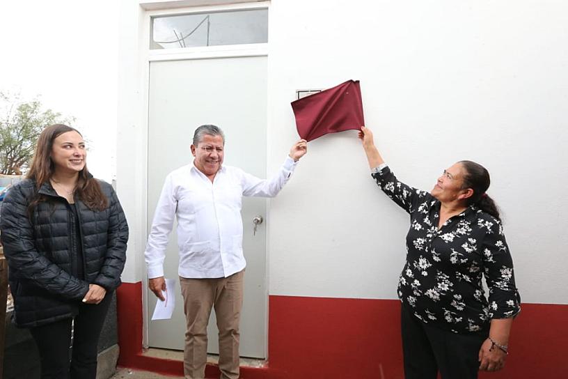 ENTREGA DAVID MONREAL DORMITORIOS EN GUADALUPE