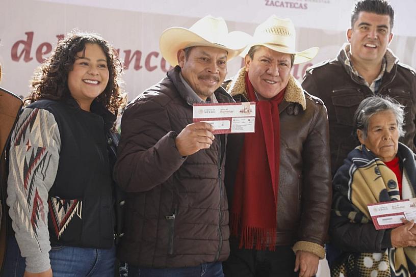 ENTREGA DAVID MONREAL MÁS DE MIL TARJETAS PARA APOYOS DEL PROGRAMA PRODUCCIÓN PARA EL BIENESTAR