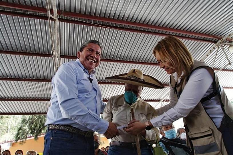 ENTREGA DAVID MONREAL PENSIÓN A ADULTOS MAYORES EN TAYAHUA &nbsp;