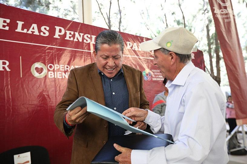 ENTREGA DAVID MONREAL PENSIONES DEL BIENESTAR EN VILLA GARCÍA