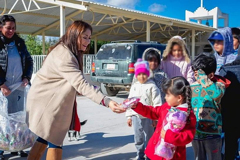 ENTREGA DE JUGUETES EN EL DÍA DE REYES POR EL DIF MUNICIPAL DE JEREZ