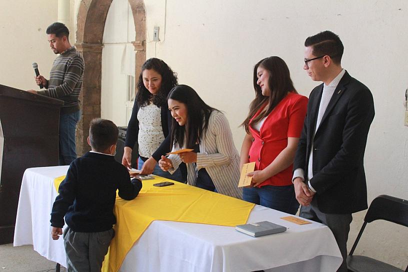 ENTREGA DIF DE RÍO GRANDE 20 BECAS DEL PROGRAMA TRABAJO INFANTIL 