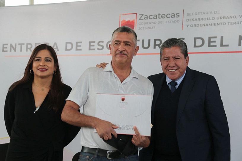 ENTREGA DMA 75 ESCRITURAS A FAMILIAS CAPITALINAS