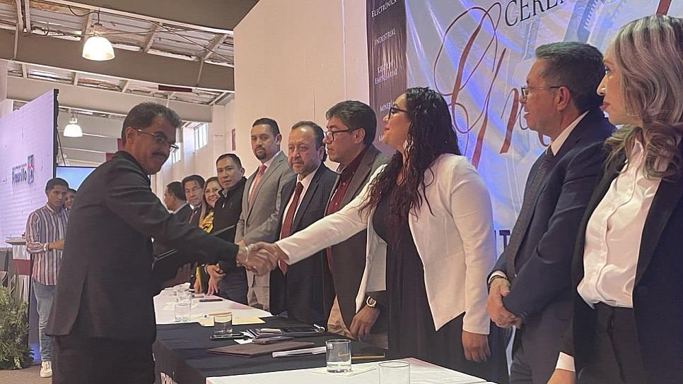 ENTREGA EL ITSF A LA SOCIEDAD FRESNILLENSE 210 GRADUADOS 