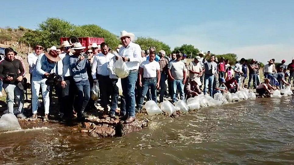 ENTREGA GOBERNADOR APOYOS A PESCADORES TABASQUENSES