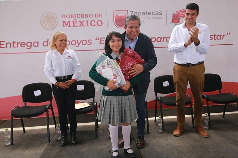 ENTREGA GOBERNADOR APOYOS PARA LA EDUCACIÓN EN VILLA GONZÁLEZ ORTEGA 