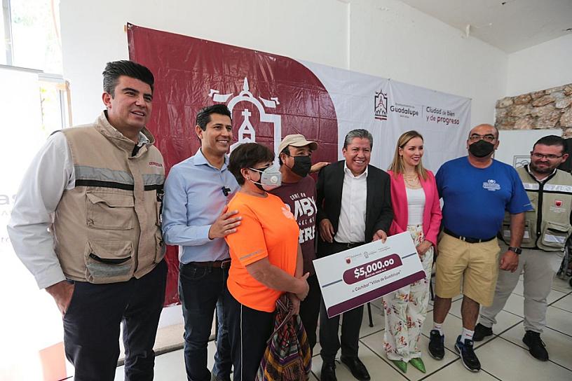 ENTREGA GOBERNADOR APOYOS Y APARATOS FUNCIONALES A PERSONAS CON DISCAPACIDAD Y ADULTOS MAYORES DE GUADALUPE