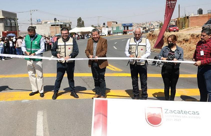 ENTREGA GOBERNADOR OBRA DE PAVIMENTACIÓN EN EL ORITO 