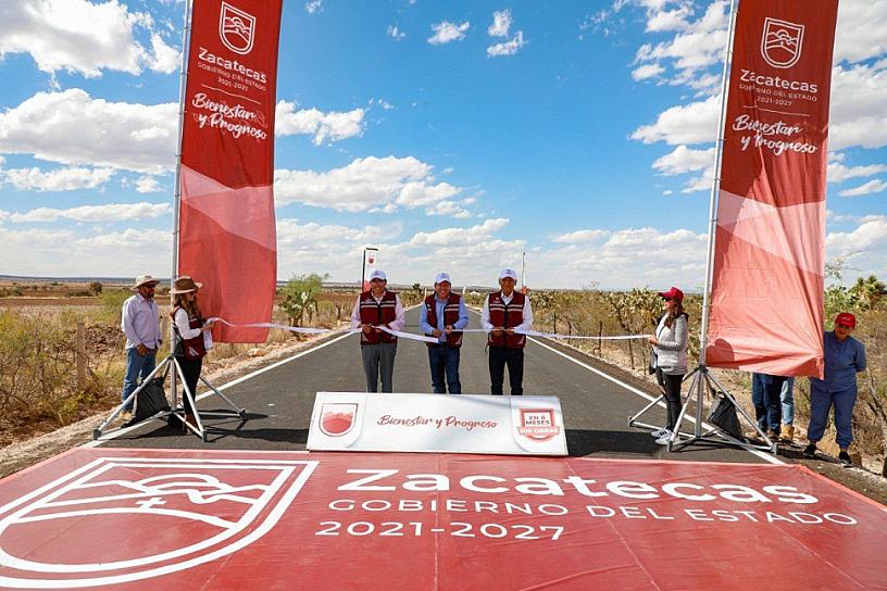 ENTREGA GOBERNADOR OBRAS DE PAVIMENTACIÓN EN FRESNILLO 