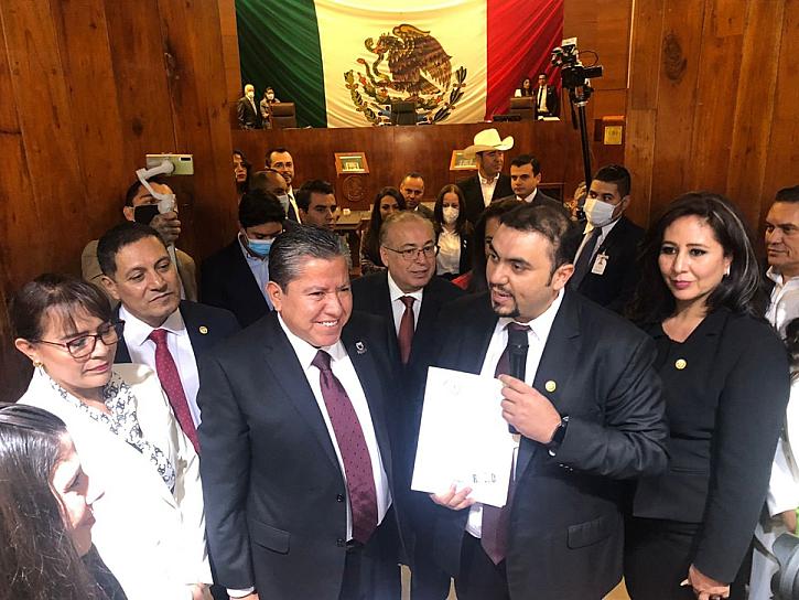 ENTREGA GOBERNADOR PRIMER INFORME DE GOBIERNO A PODER LEGISLATIVO 