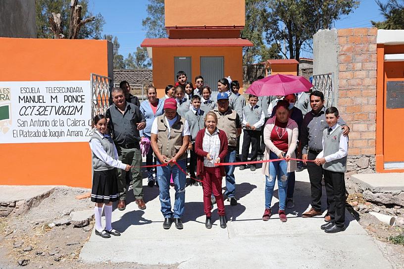 ENTREGA GOBIERNO DEL ESTADO OBRA A ESCUELA DE JOAQUÍN AMARO; SE HABÍA SOLICITADO HACE 40 AÑOS