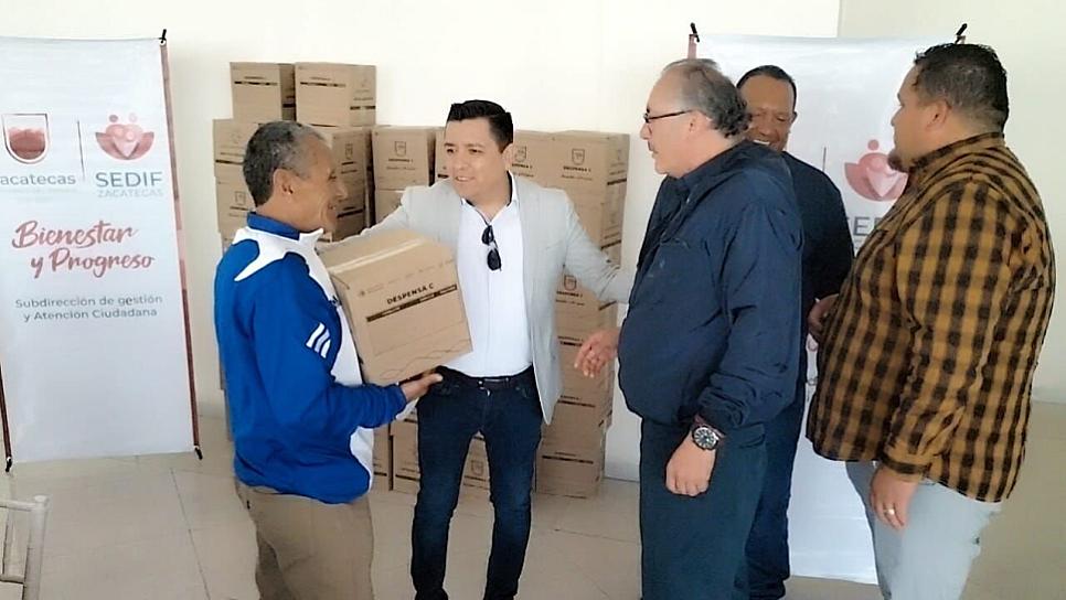 ENTREGA GOBIERNO PAQUETES ALIMENTARIOS A GREMIO DE MESEROS 
