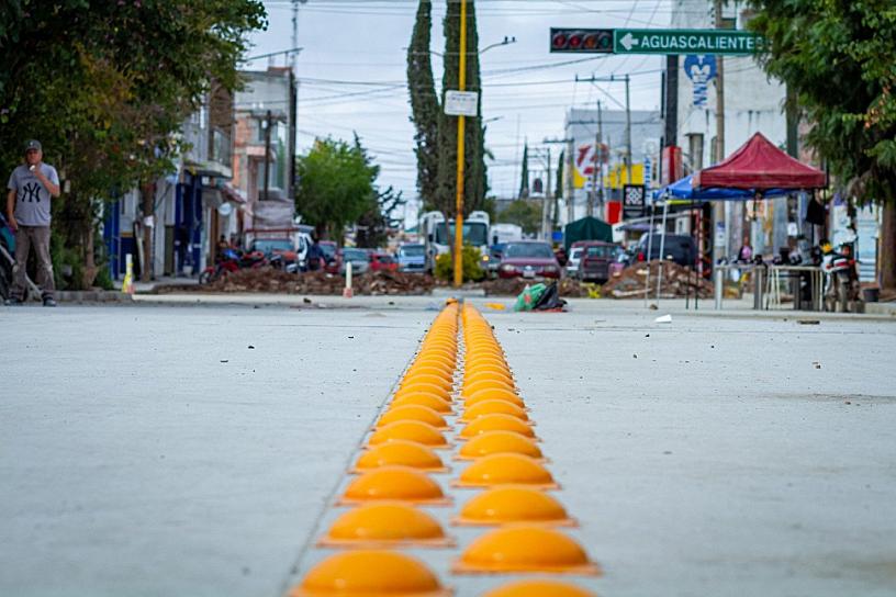 ENTREGA GUSTAVO AGUILAR CALLE PAVIMENTADA 