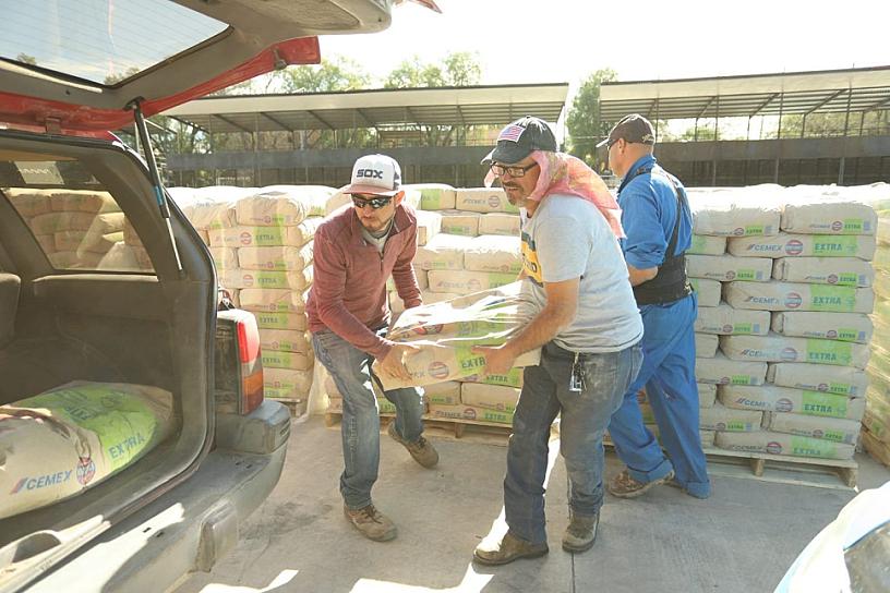 ENTREGA HUMBERTO SALAZAR 400 PAQUETES DE APOYO A LA VIVIENDA