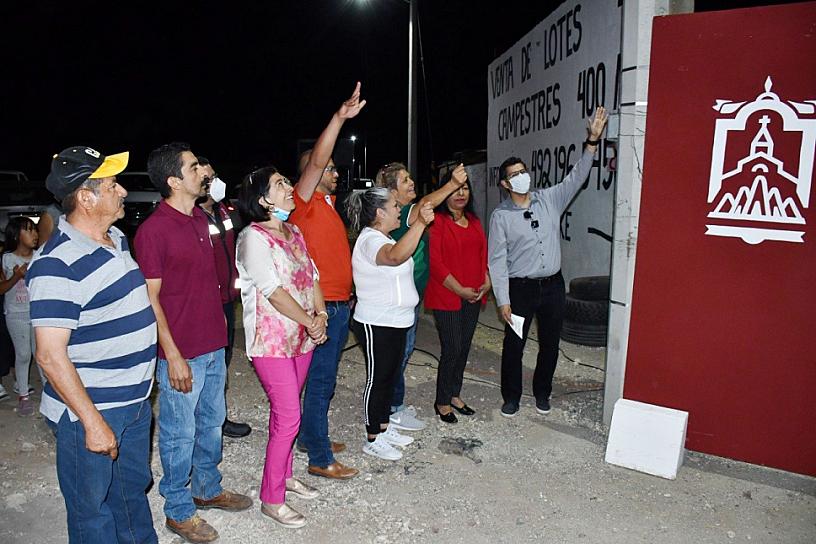 ENTREGA JULIO CÉSAR CHÁVEZ OBRA DE ELECTRIFICACIÓN EN ZÓQUITE