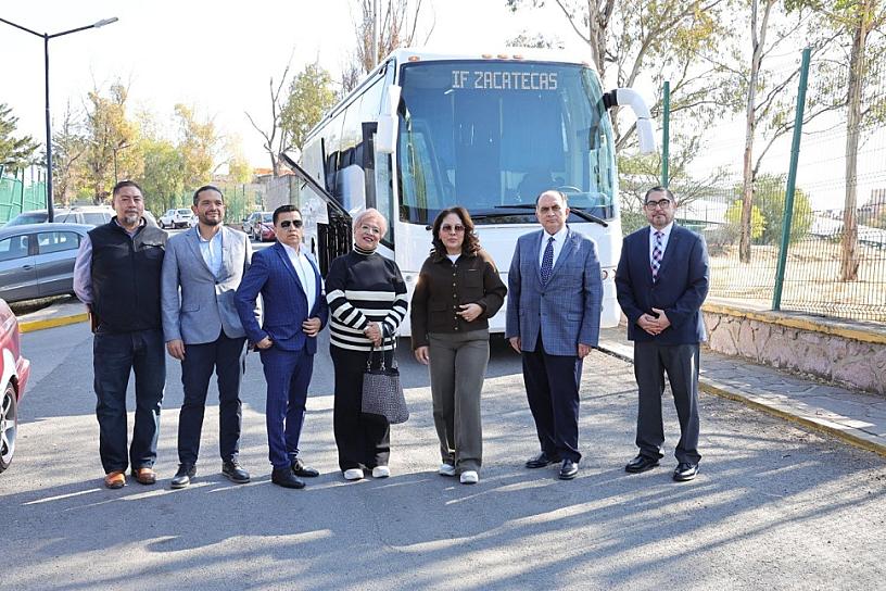 Entrega Ómnibus de México autobús en comodato al SEDIF