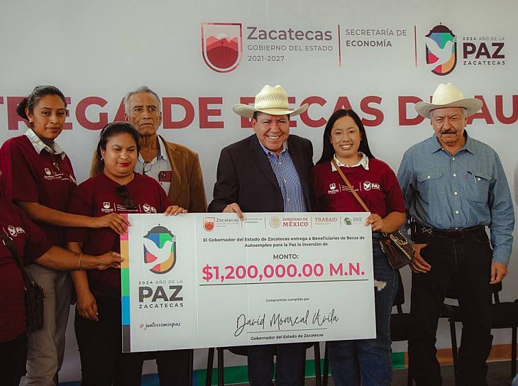 ENTREGAN 1.2 MDP EN BECAS DE AUTOEMPLEO A FAMILIAS DE MIGUEL AUZA