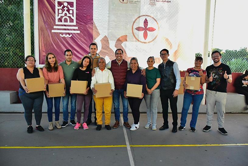 ENTREGAN 300 APOYOS ALIMENTARIOS EN GAVILANES Y COLONIAS ALEDEAÑAS 