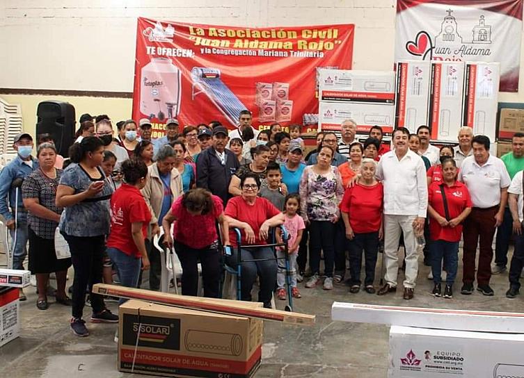 ENTREGAN 58 CALENTADORES SOLARES EN JUAN ALDAMA