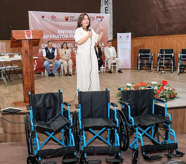 Entregan aparatos funcionales a personas con discapacidad en Morelos