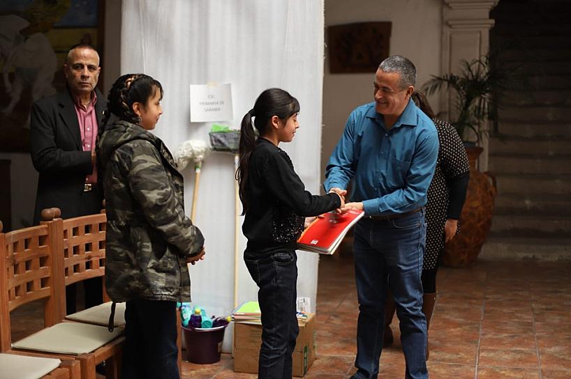 ENTREGAN APOYO ESCOLAR A COMUNIDADES DE LA SIERRA DE JEREZ