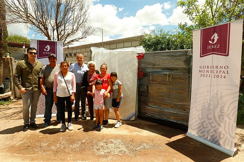 ENTREGAN APOYOS A FAMILIAS AFECTADAS POR INUNDACIÓN