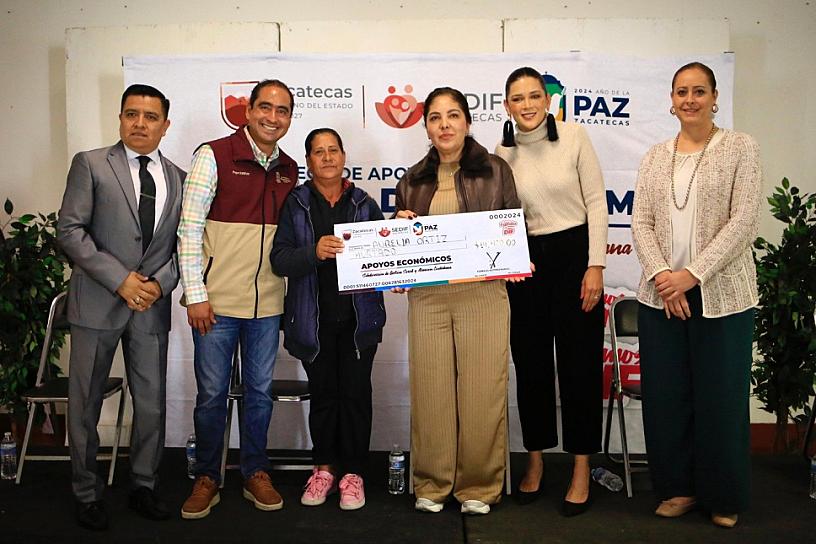 ENTREGAN APOYOS A FAMILIAS CUIDADORAS DE PERSONAS CON DISCAPACIDAD EN GUADALUPE 