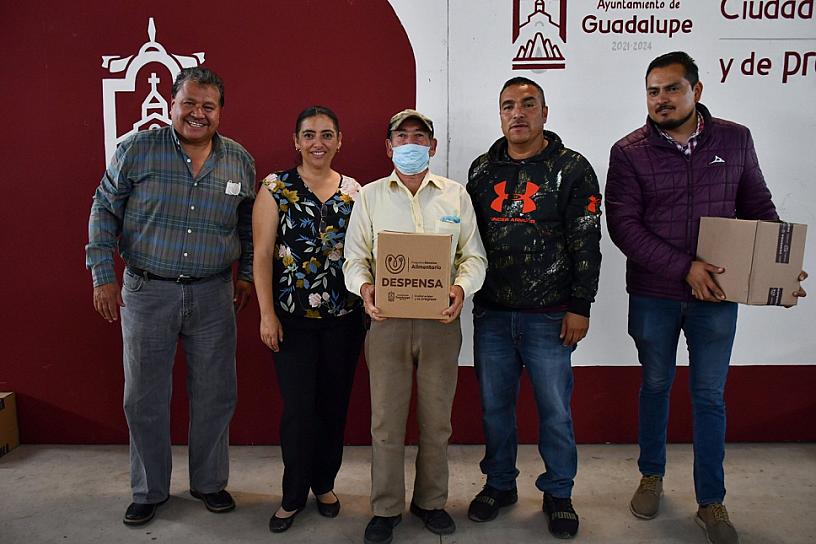 ENTREGAN APOYOS ALIMENTARIOS EN GUADALUPE
