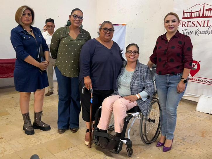 ENTREGAN APOYOS A PERSONAS CON DISCAPACIDAD