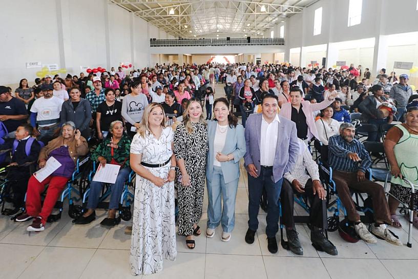 ENTREGAN APOYOS DE ASISTENCIA SOCIAL A HABITANTES DE LUIS MOYA 