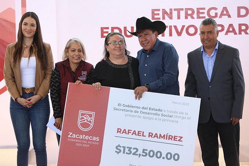 ENTREGAN APOYOS DEL BIENESTAR EN VILLANUEVA 