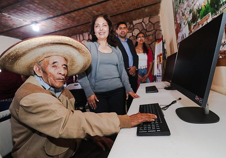 Entregan apoyos del programa Salud y Bienestar Comunitario a grupos vulnerables de Trancoso