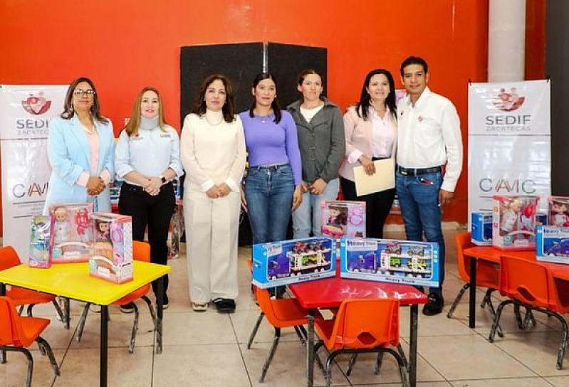 ENTREGAN APOYOS ECONÓMICOS A CENTROS DE ASISTENCIA SOCIAL