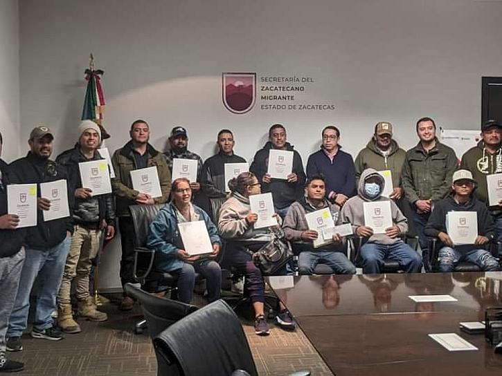ENTREGAN APOYOS ECONÓMICOS A RIOGENSES DEPORTADOS DE EU