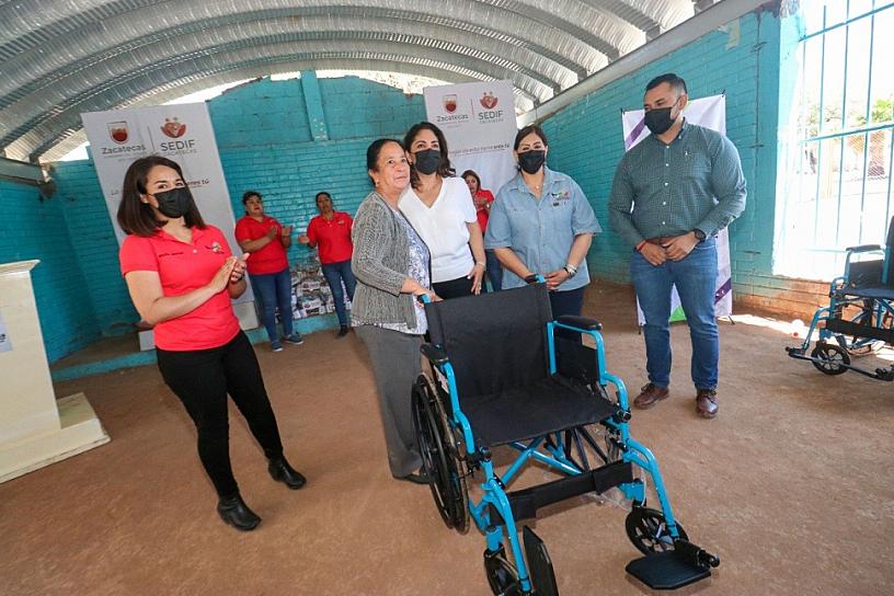 ENTREGAN APOYOS EN JUAN ALDAMA