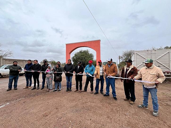 ENTREGAN ARCO EN ACCESO A MONTEMARIANA 