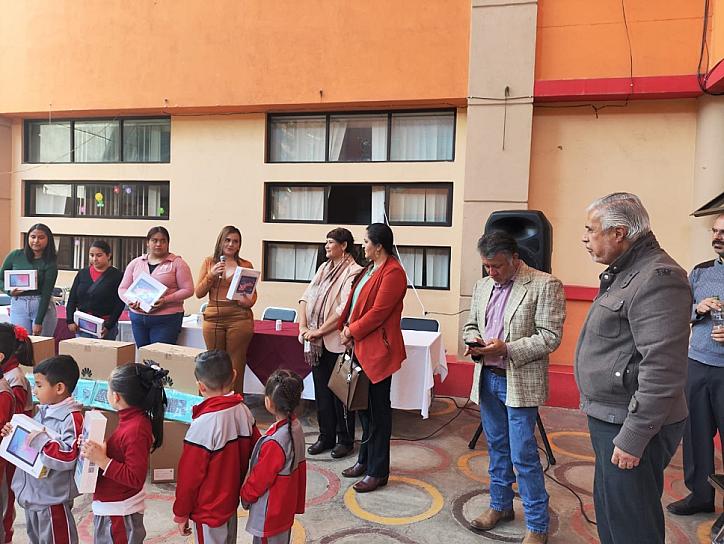 ENTREGA NARRO VITAMINAS Y EQUIPO DE CÓMPUTO AL CENDI EMILIANO ZAPATA