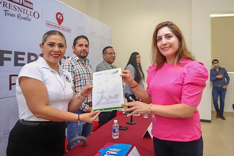 ENTREGAN BARRAS NUTRIMENTALES A PRODUCTORES DE EL MINERAL