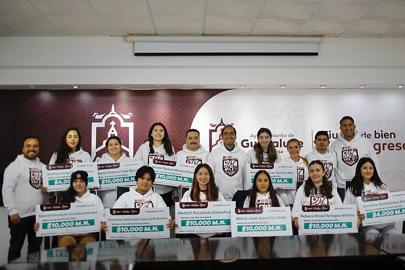 ENTREGAN BECAS A 11 MEDALLISTAS GUADALUPENSES 