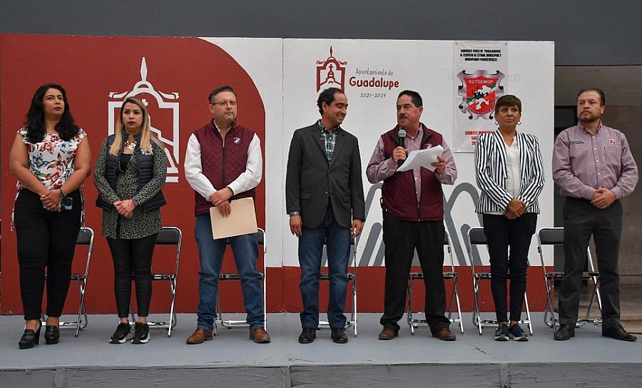 ENTREGAN BECAS ESCOLARES A HIJOS DE SINDICALIZADOS EN GUADALUPE 