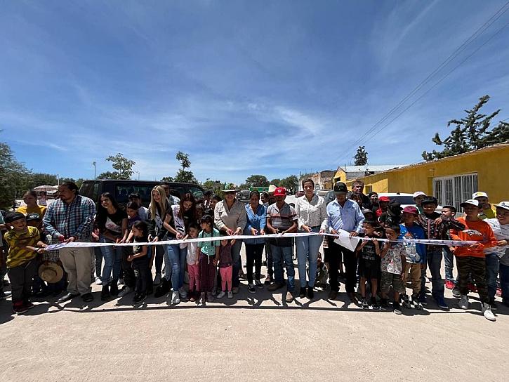 ENTREGAN CALLES PAVIMENTADAS Y MEJORAS EN DRENAJE 