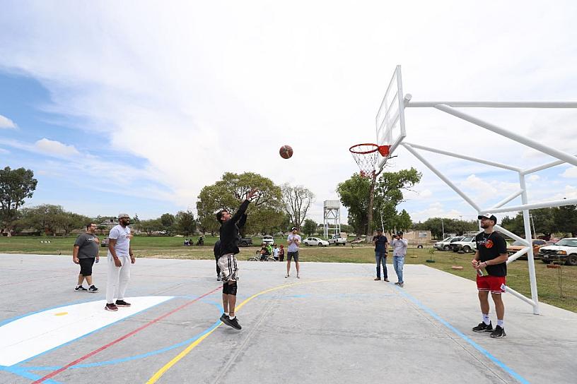 ENTREGAN CANCHA DE USOS MÚLTIPLE EN CALERA 