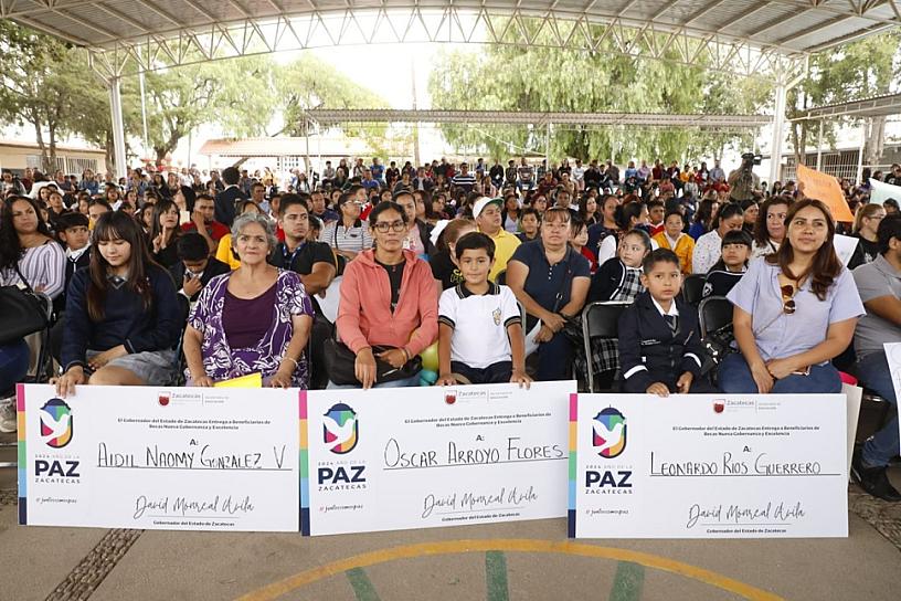 ENTREGAN CASI DE 2.5 MDP PARA ESTUDIANTES DESTACADOS DE GUADALUPE