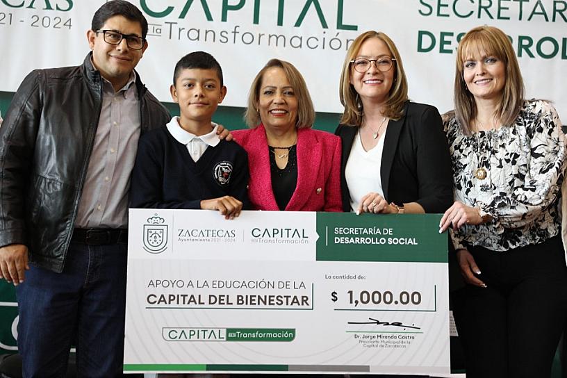 ENTREGAN CERCA DE MIL BECAS A ESTUDIANTES DE PRIMARIA Y SECUNDARIA 